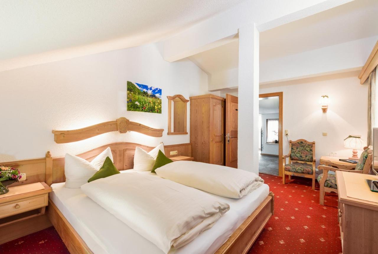 Gasthof Baren Hotel Holzgau Luaran gambar