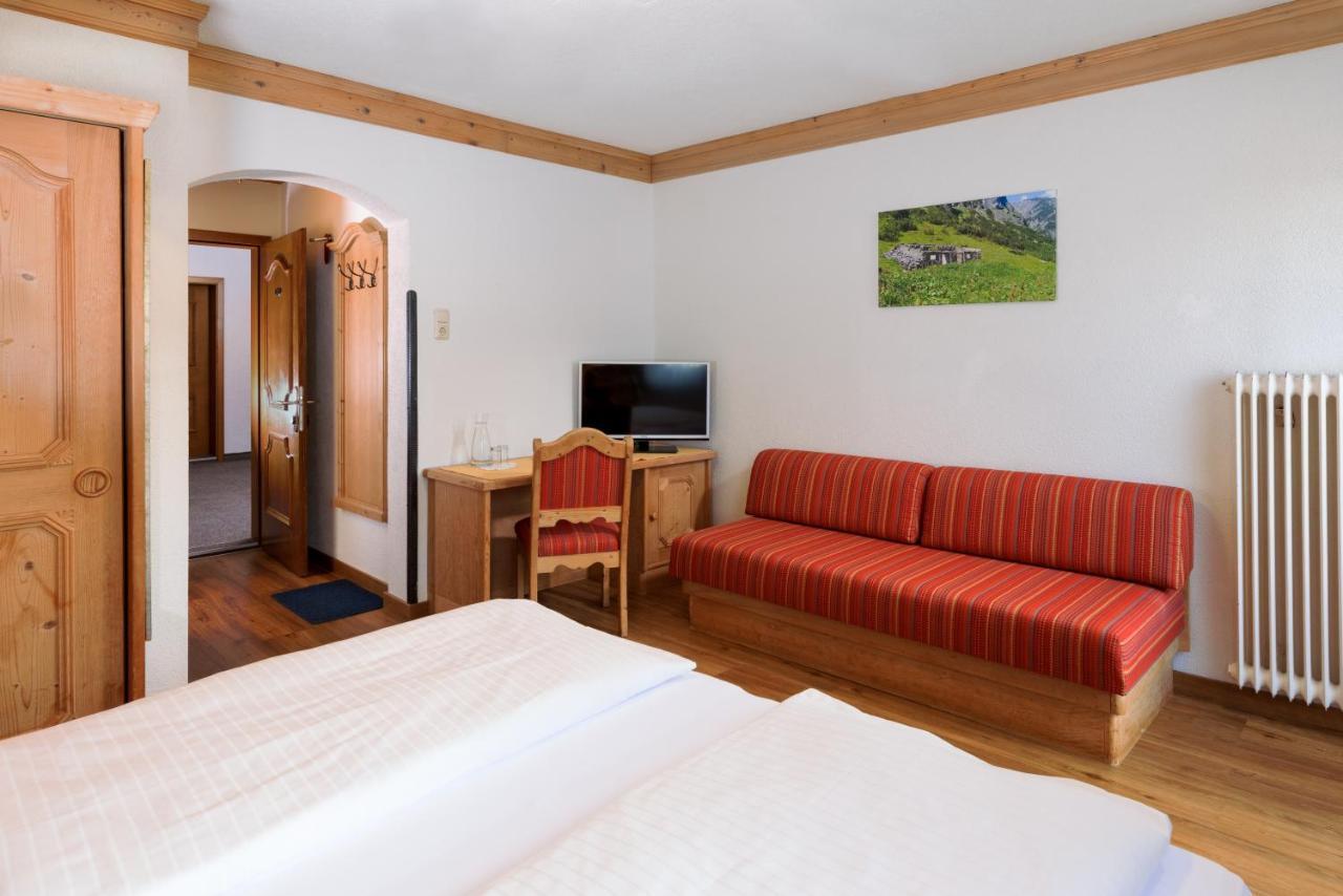 Gasthof Baeren Holzgau Luaran gambar