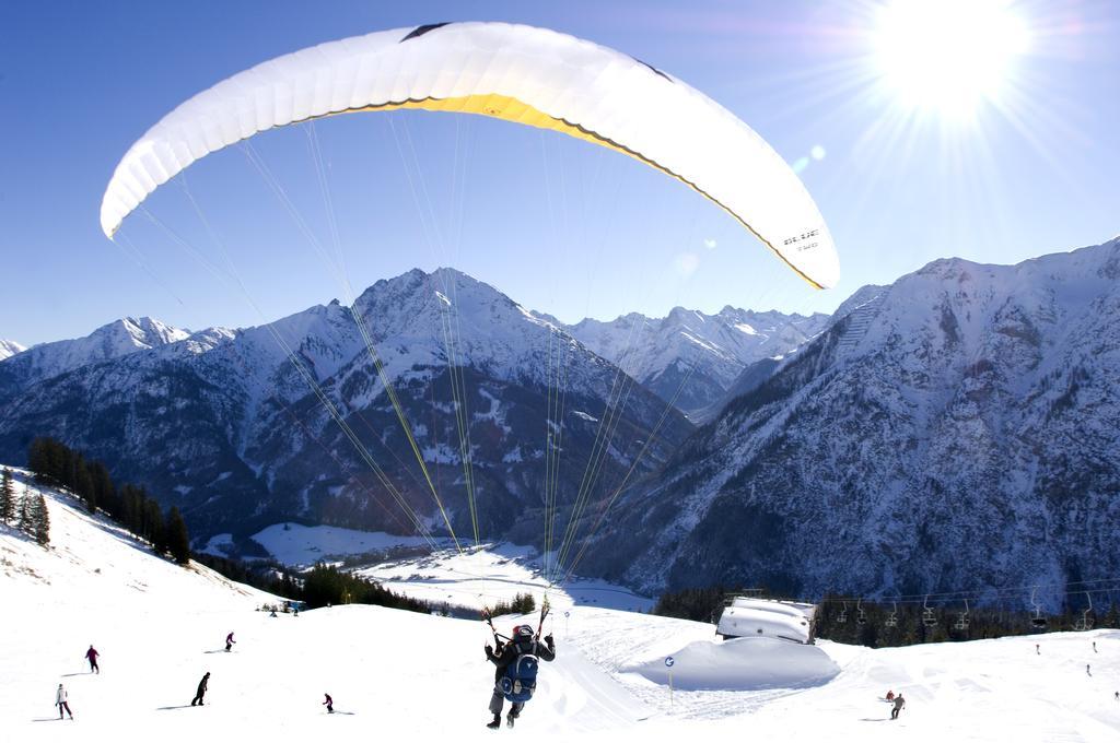 Gasthof Baeren Holzgau Luaran gambar